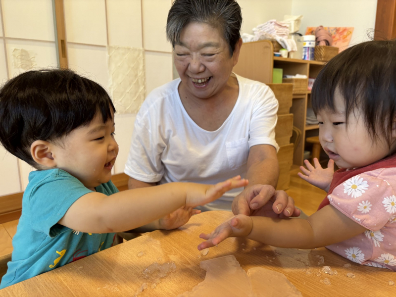 9.3「つるつる、ぶちゅぶちゅ…感触を楽しむ寒天遊び」④