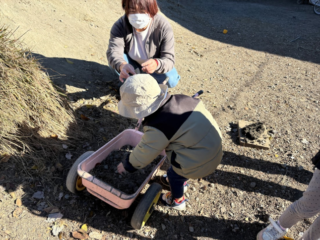 4日　ゴミ収集車