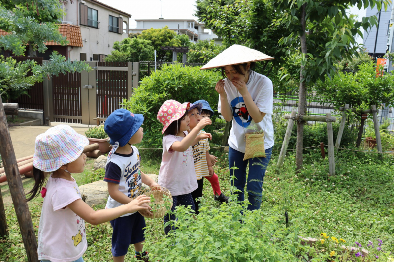 香りを確かめる